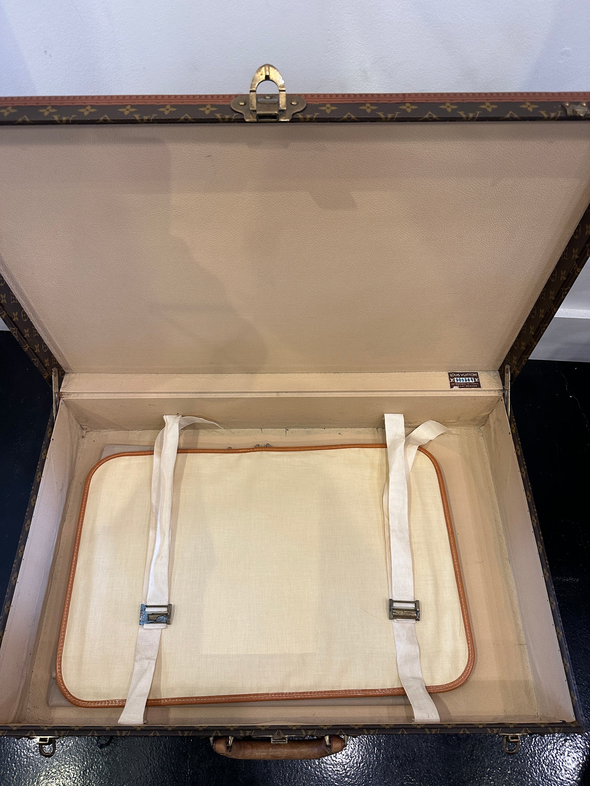 Vintage Louis Vuitton cosmetic travel trunk case - Rue de France